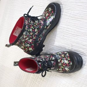 WIND RIVER Size 7 Rubber Booties